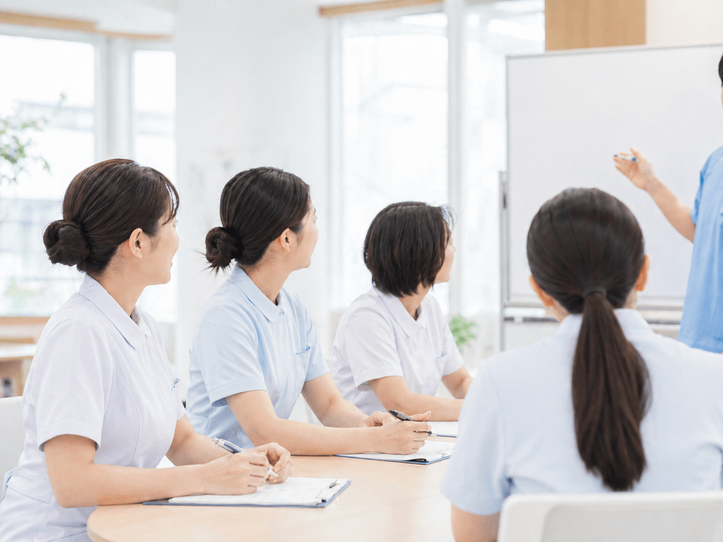 外部講師による月1回の研修